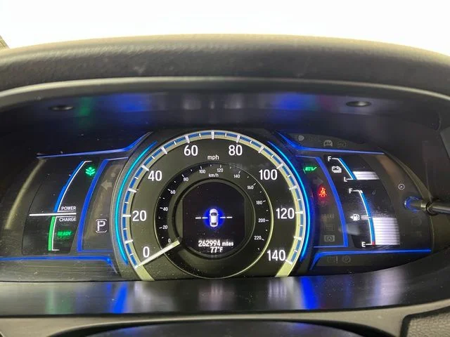 Used 2015 White Honda  image 22