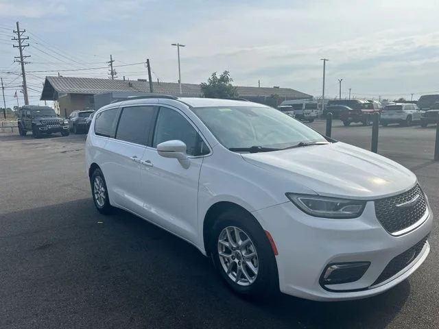 Used 2022 White Chrysler Touring L image 11