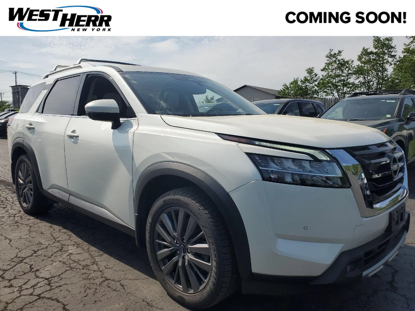 Used 2022 Pearl White Tricoat Nissan SL image 1