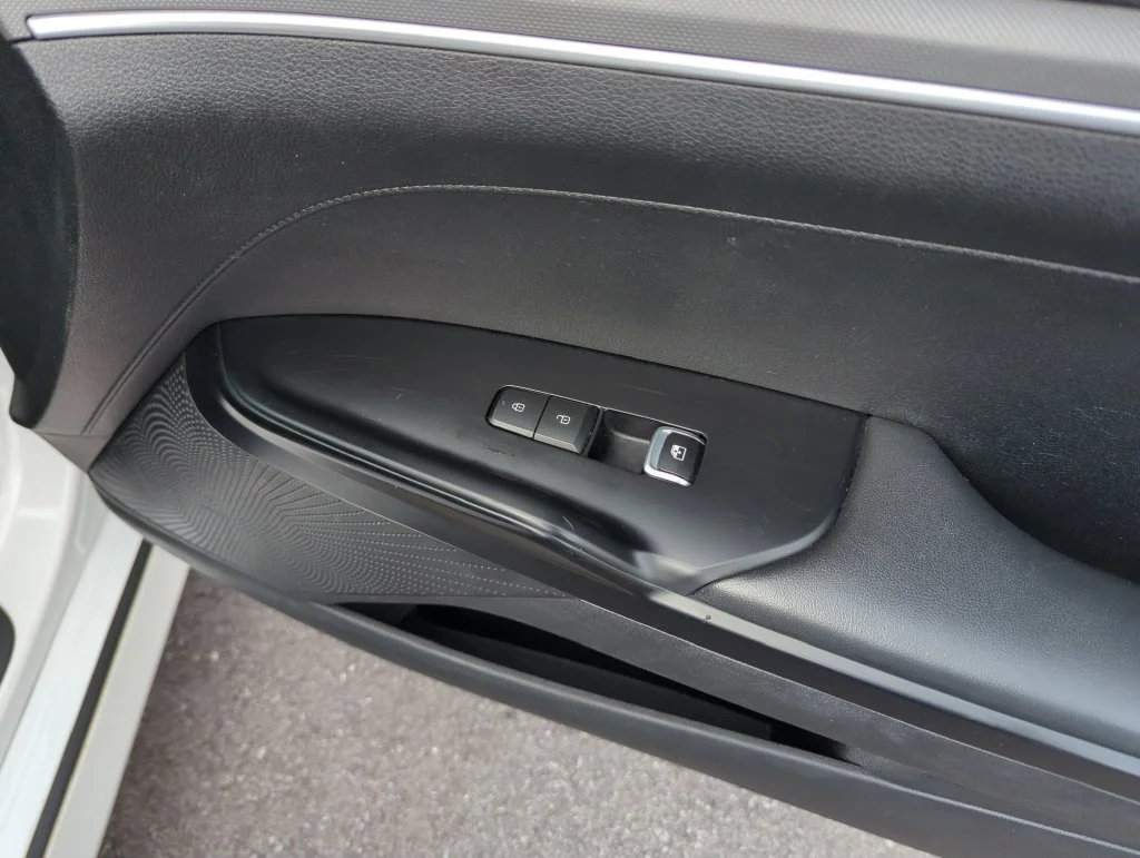 Used 2023 White Kia GT-Line image 35