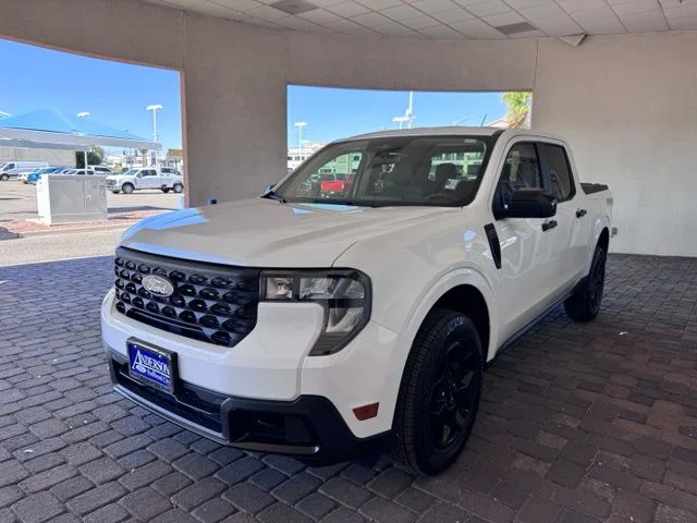 Certified Used 2025 Oxford White Ford XLT image 1