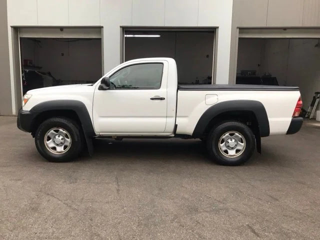 Used 2013 White Toyota Base image 7