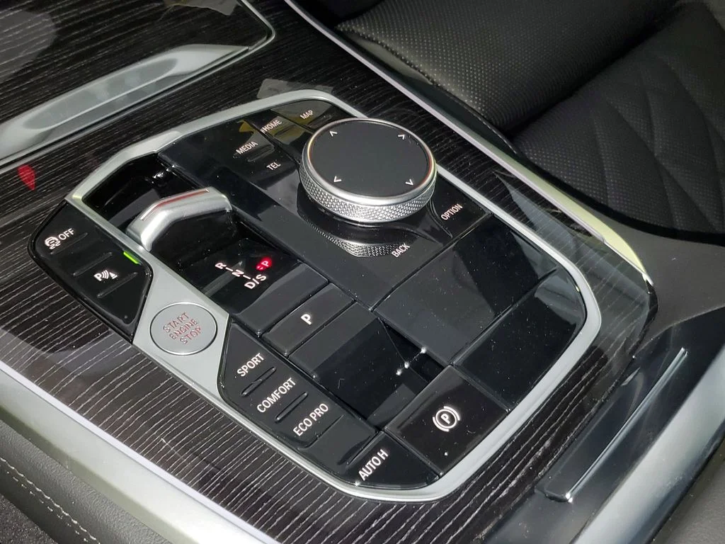 Used 2026 White BMW sDrive40i image 25