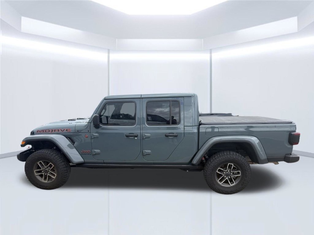 Used 2025 Gray Jeep Mojave image 11