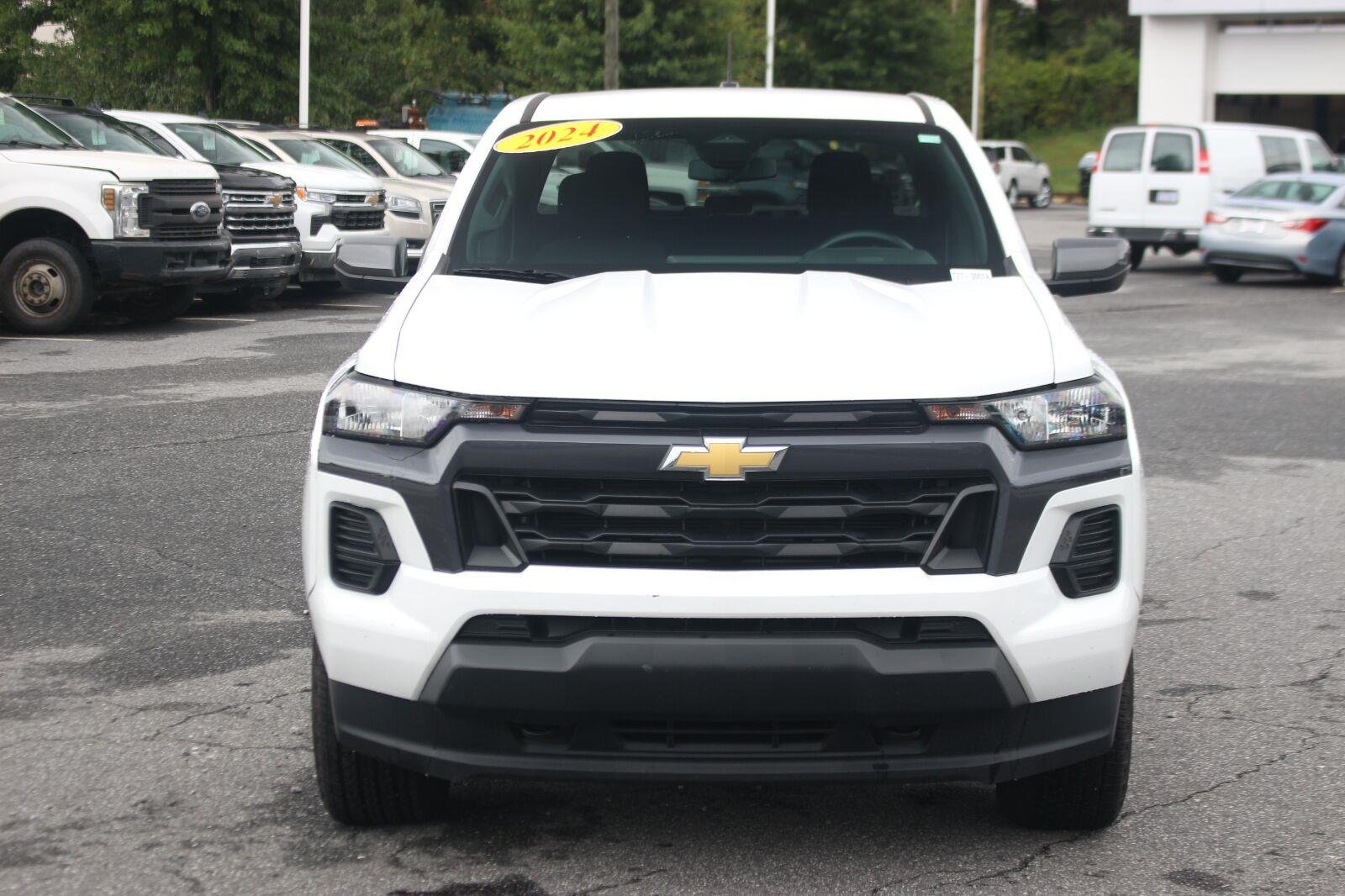 Used 2024 Summit White Chevrolet LT image 2