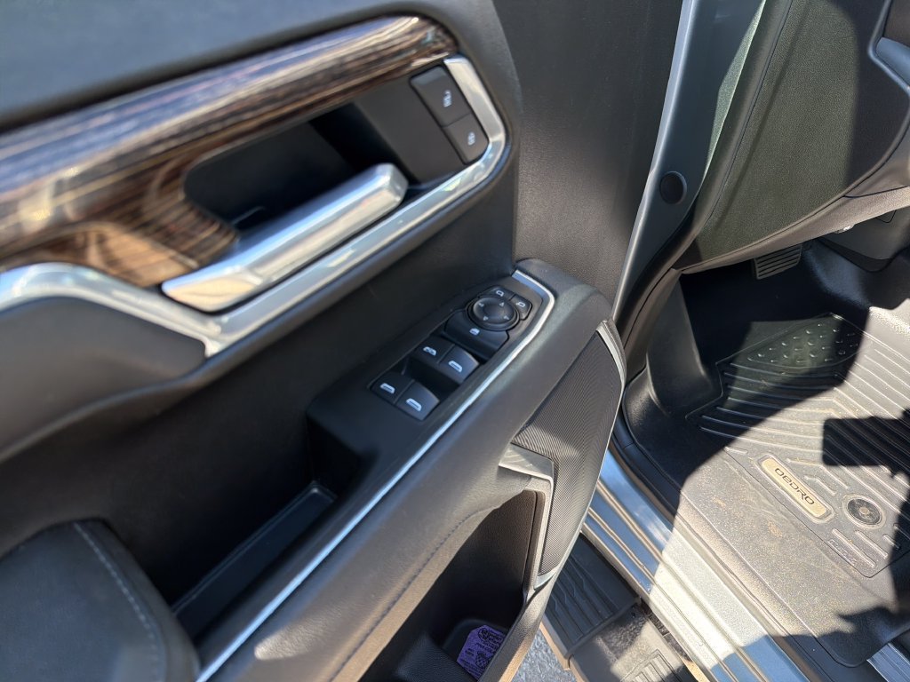 Used 2025 Silver GMC Elevation image 12