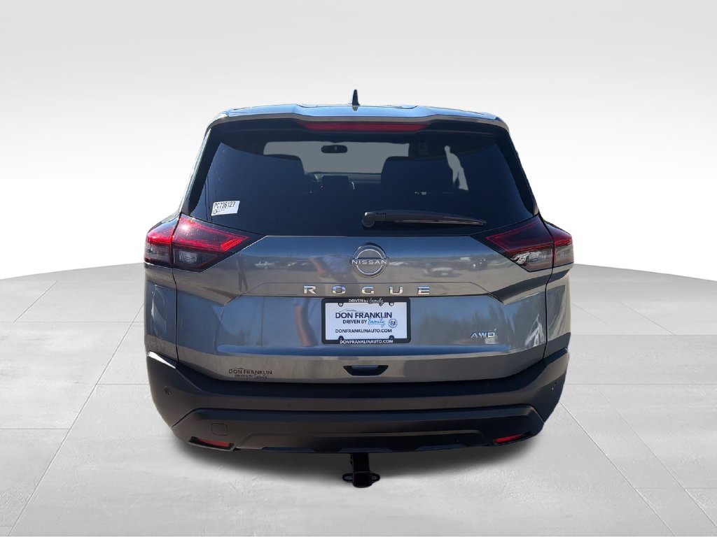 Used 2023 Gray Nissan S image 4