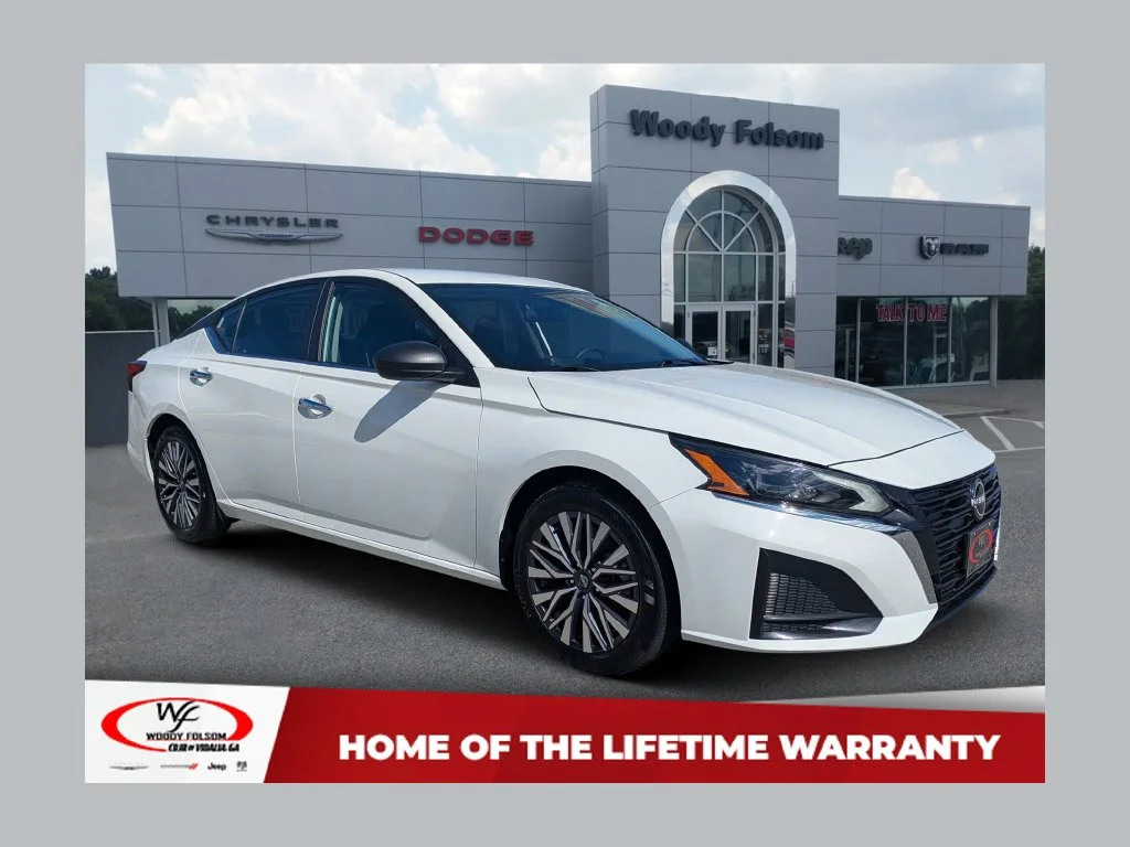 Used 2025 White Nissan 2.5 SV image 1