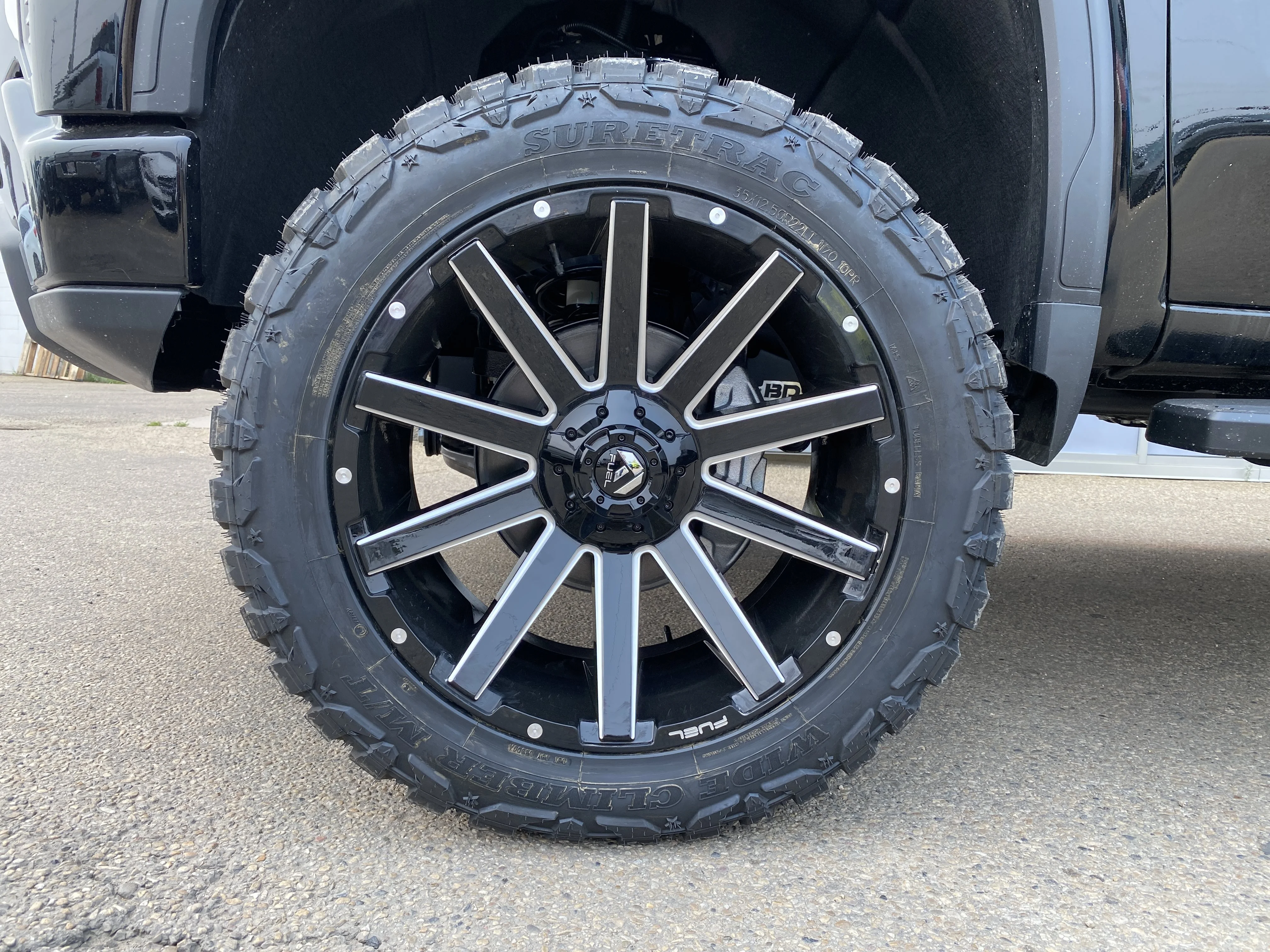 New 2026 ONYX BLACK GMC Elevation image 13