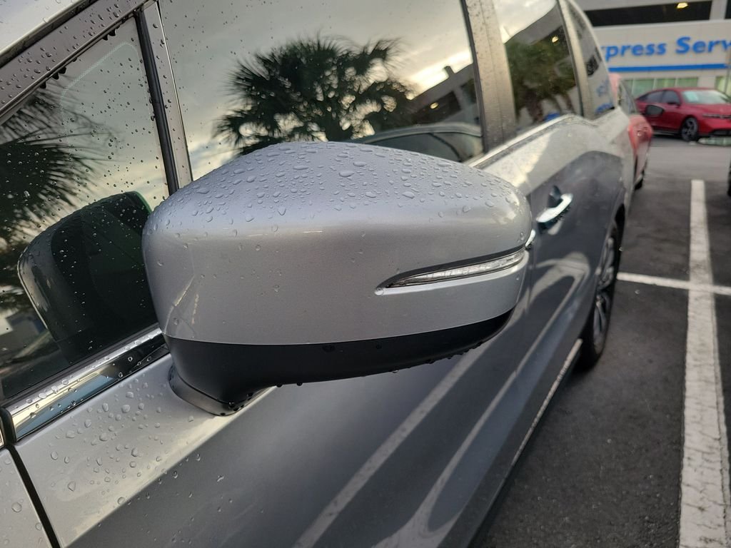 Certified Used 2021 Lunar Silver Metallic Honda EX-L image 6