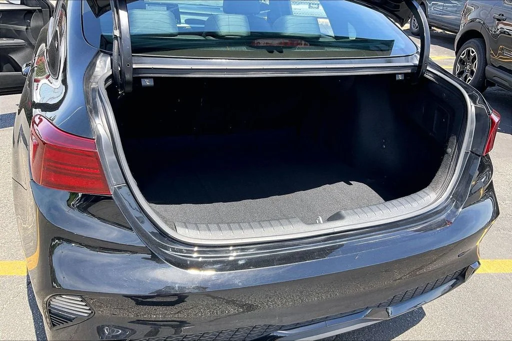 Used 2023 Aurora Black Pearl Kia GT-Line image 27