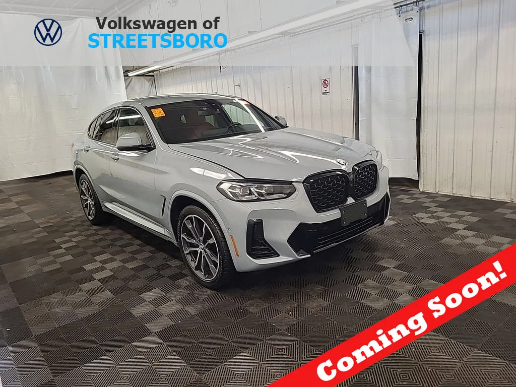 Used 2024  BMW xDrive30i image 1