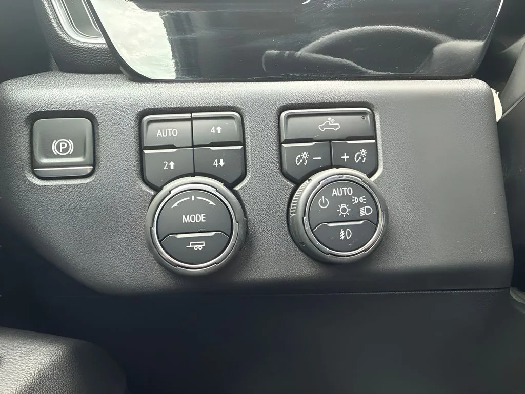 Used 2025 White Chevrolet LT Trail Boss image 23