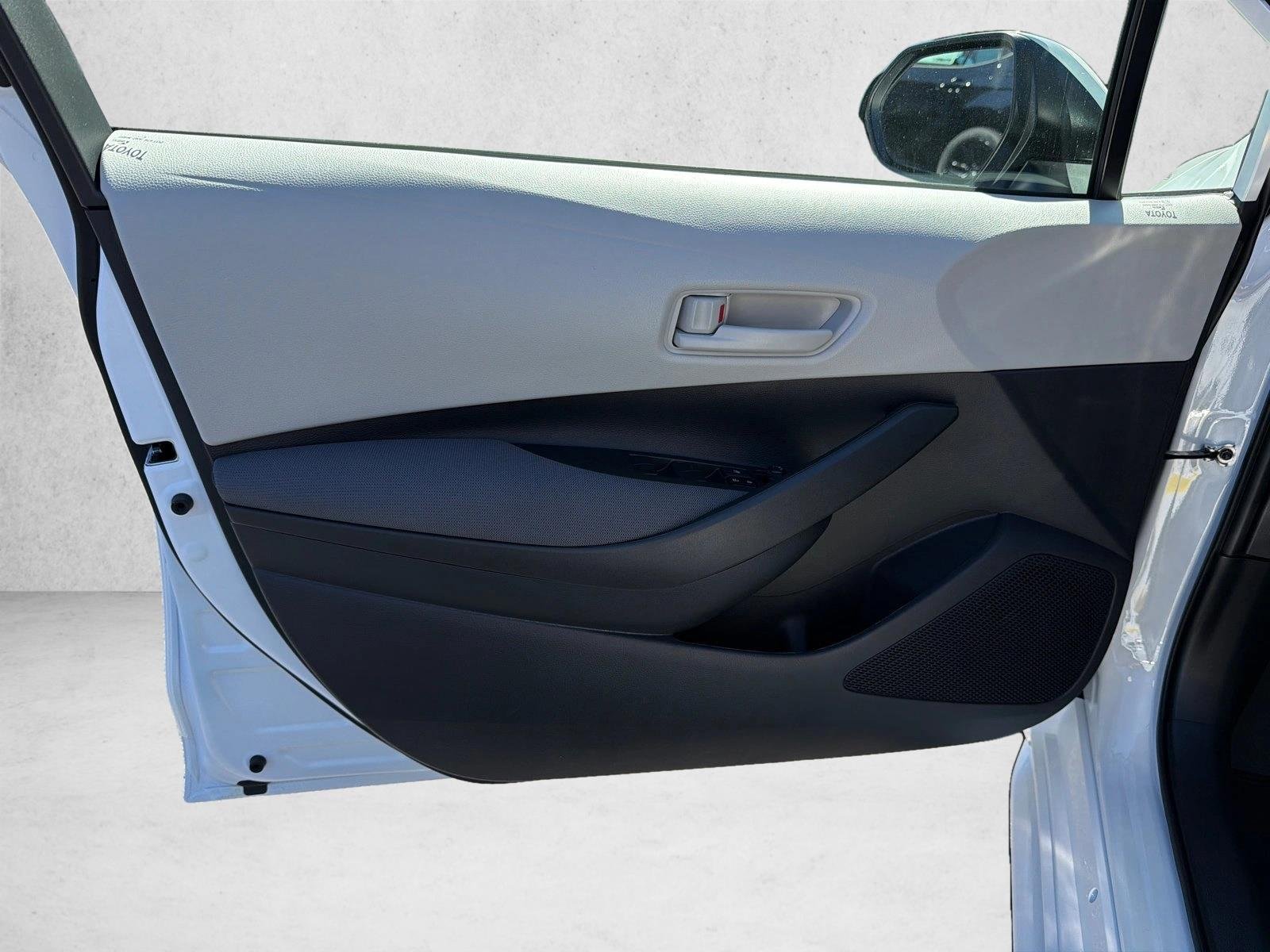 New 2027 Ice Cap Toyota LE image 10
