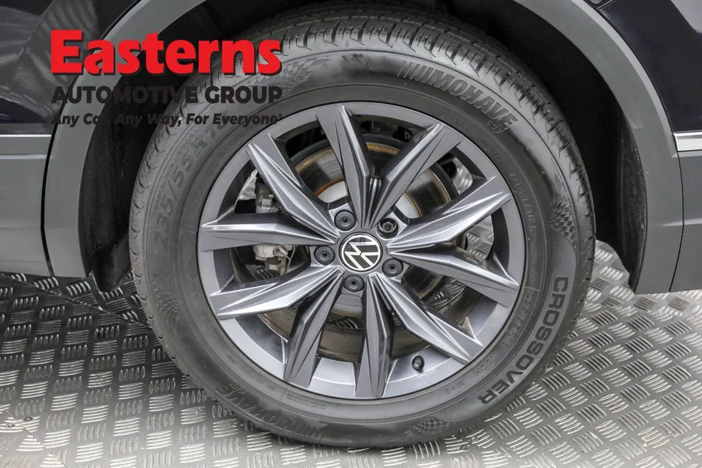 Used 2022 Black Volkswagen 2.0T SE image 32