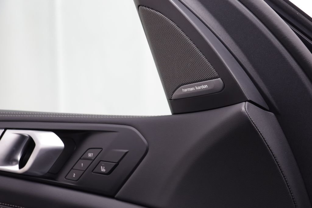 New 2026 Black Sapphire Metallic BMW xDrive50e image 9