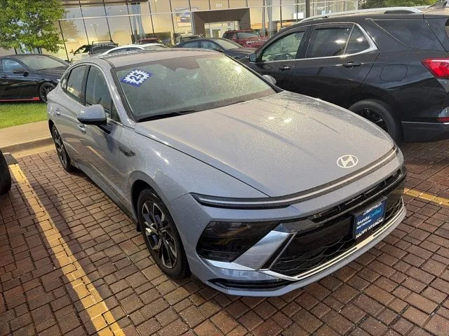 Used 2025 Blue Hyundai SEL image 2