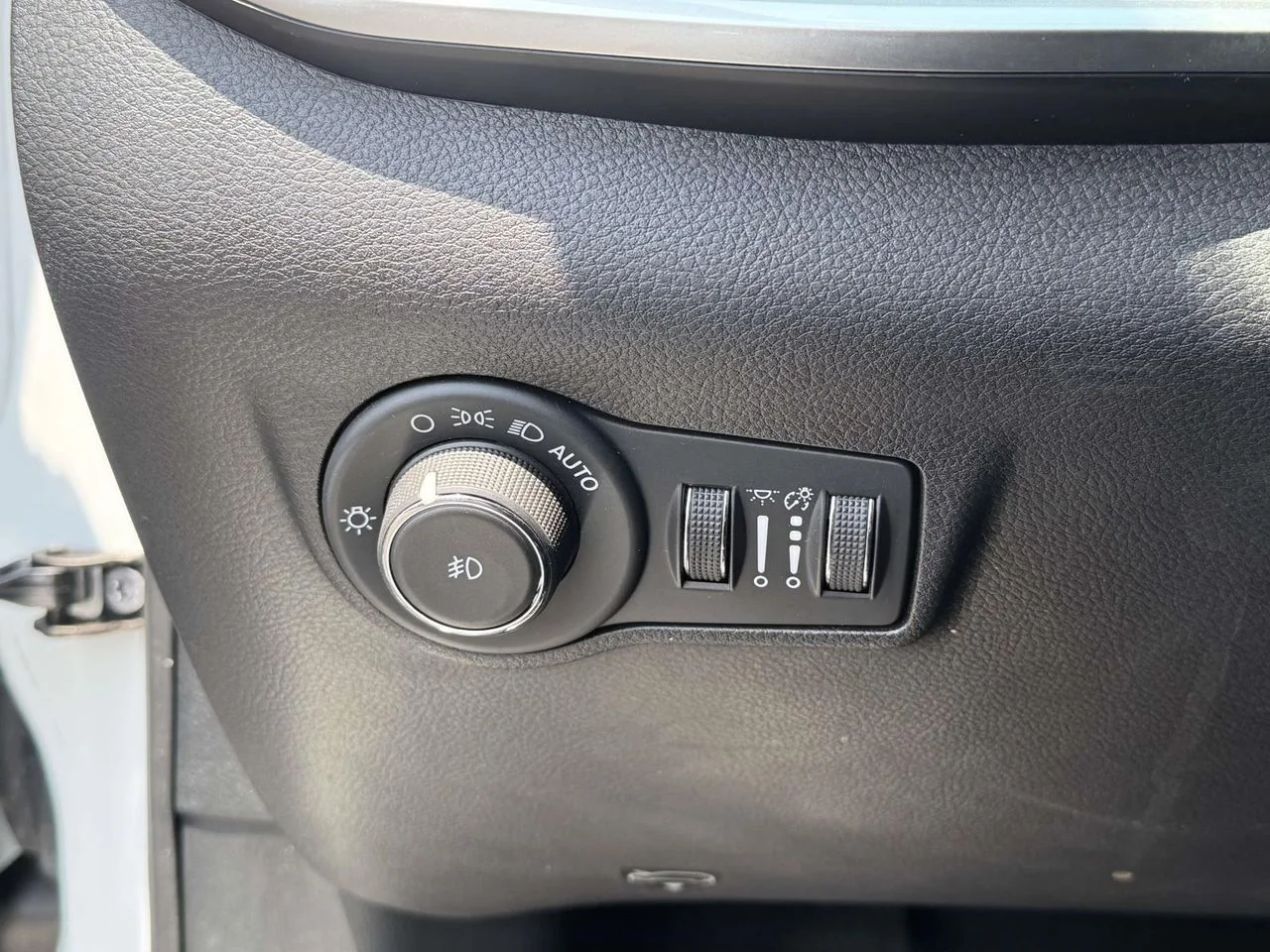 Used 2024 Bright White Clearcoat Jeep Latitude 4x4 image 20