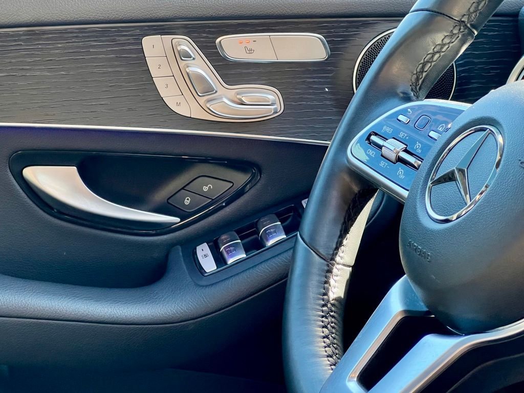 Certified Used 2022  Mercedes-Benz GLC 300 image 25