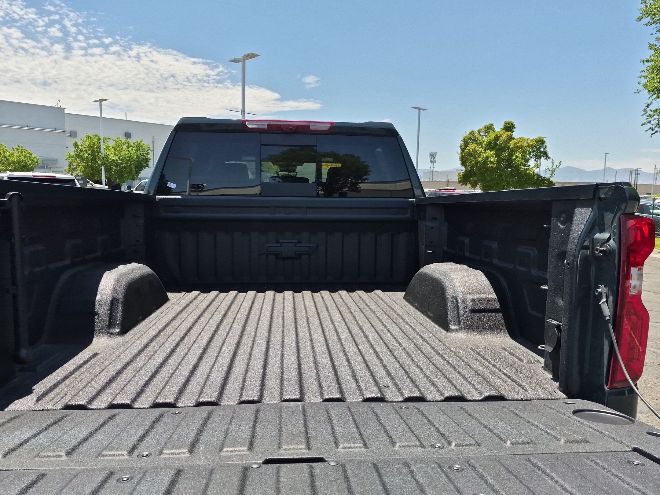 Used 2025 Cypress Gray Chevrolet ZR2 image 31
