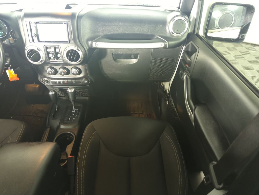 Used 2018 White Jeep Unlimited Sahara image 15