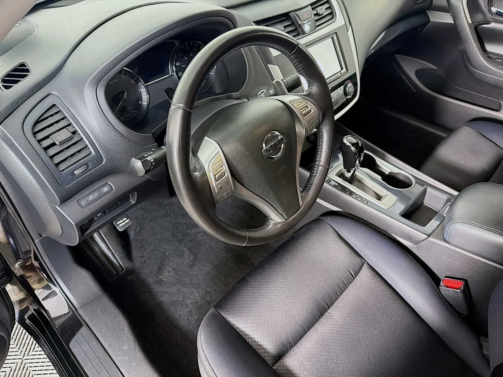 Used 2018 Super Black Nissan 2.5 SR image 7