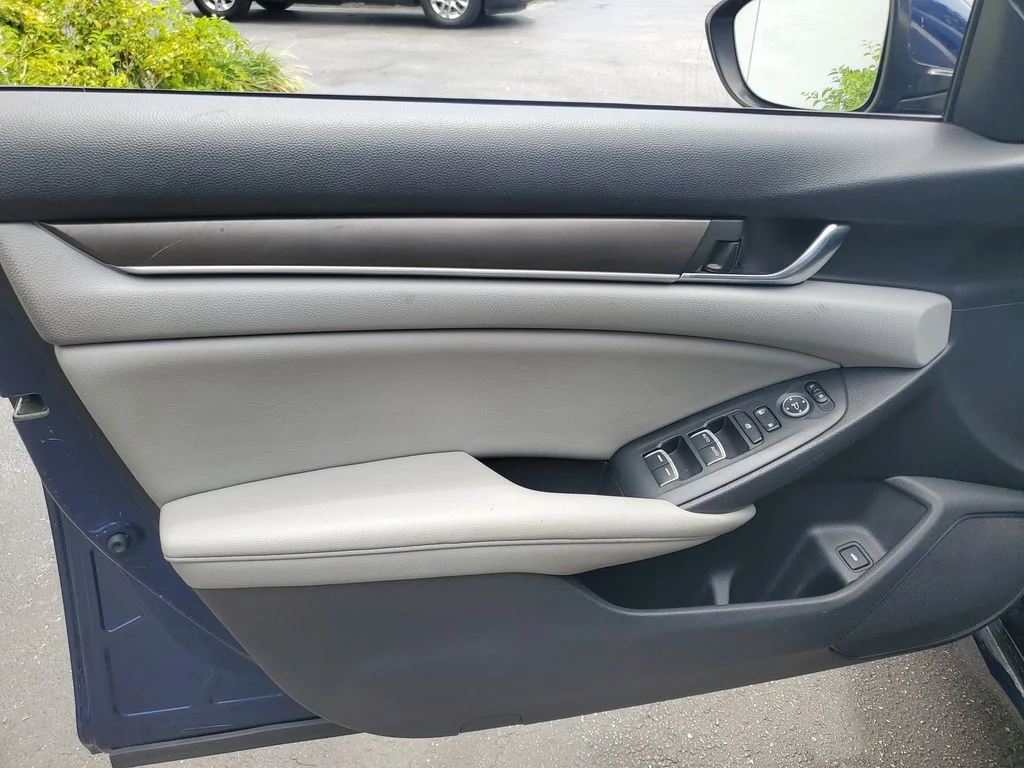 Used 2020 Blue Honda LX image 17