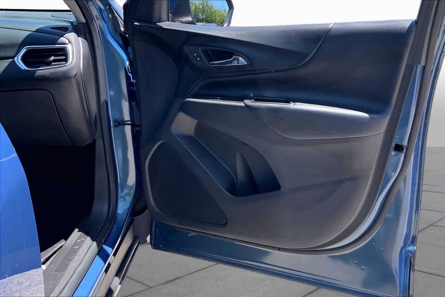 Used 2024 Lakeshore Blue Metallic Chevrolet LT image 22