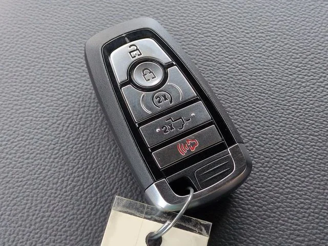 New 2026 Iconic Silver Metallic Ford XLT image 29