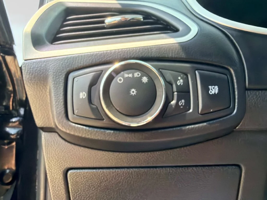 Used 2020 Black Ford SEL image 31