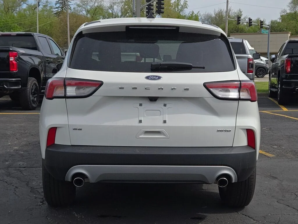 Used 2022 White Ford SE image 13