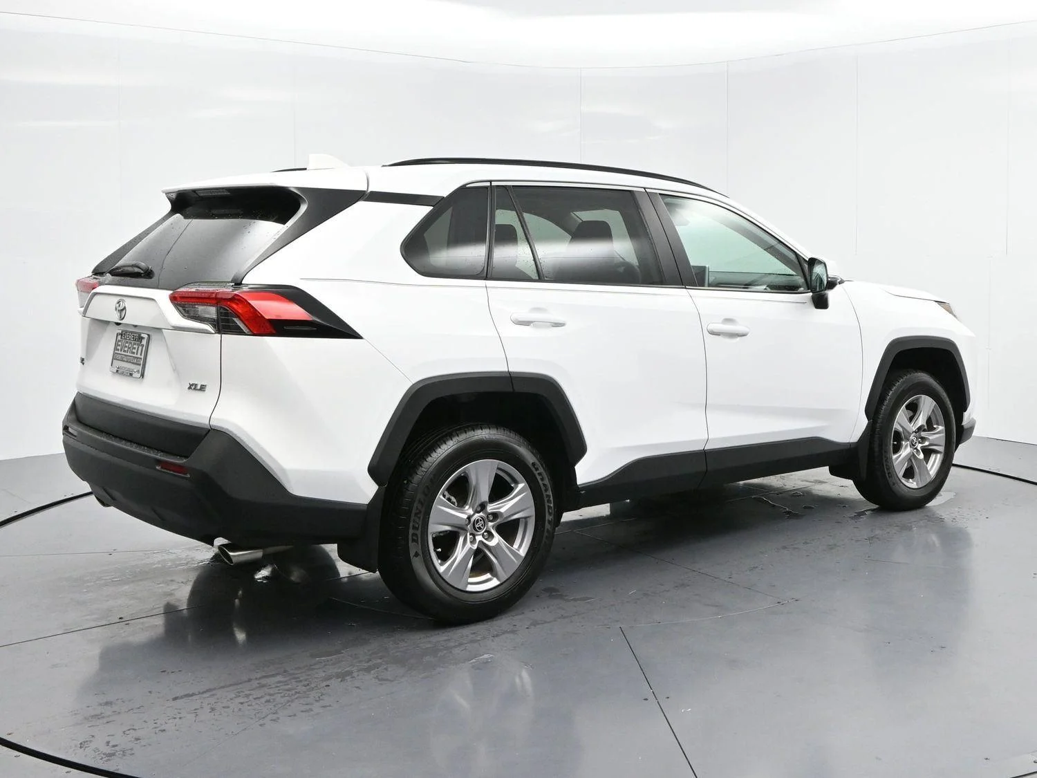 Used 2025 White Toyota XLE image 7