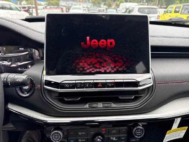 New 2026 Diamond Black Crystal Pearl-Coat Exterior Paint Jeep Trailhawk image 22
