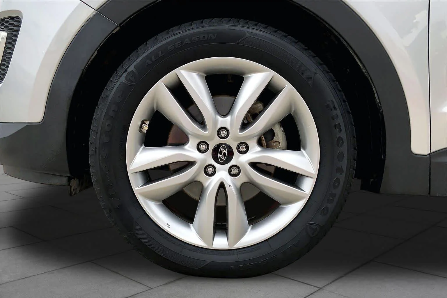 Used 2016 Sparkling Silver Hyundai  image 11