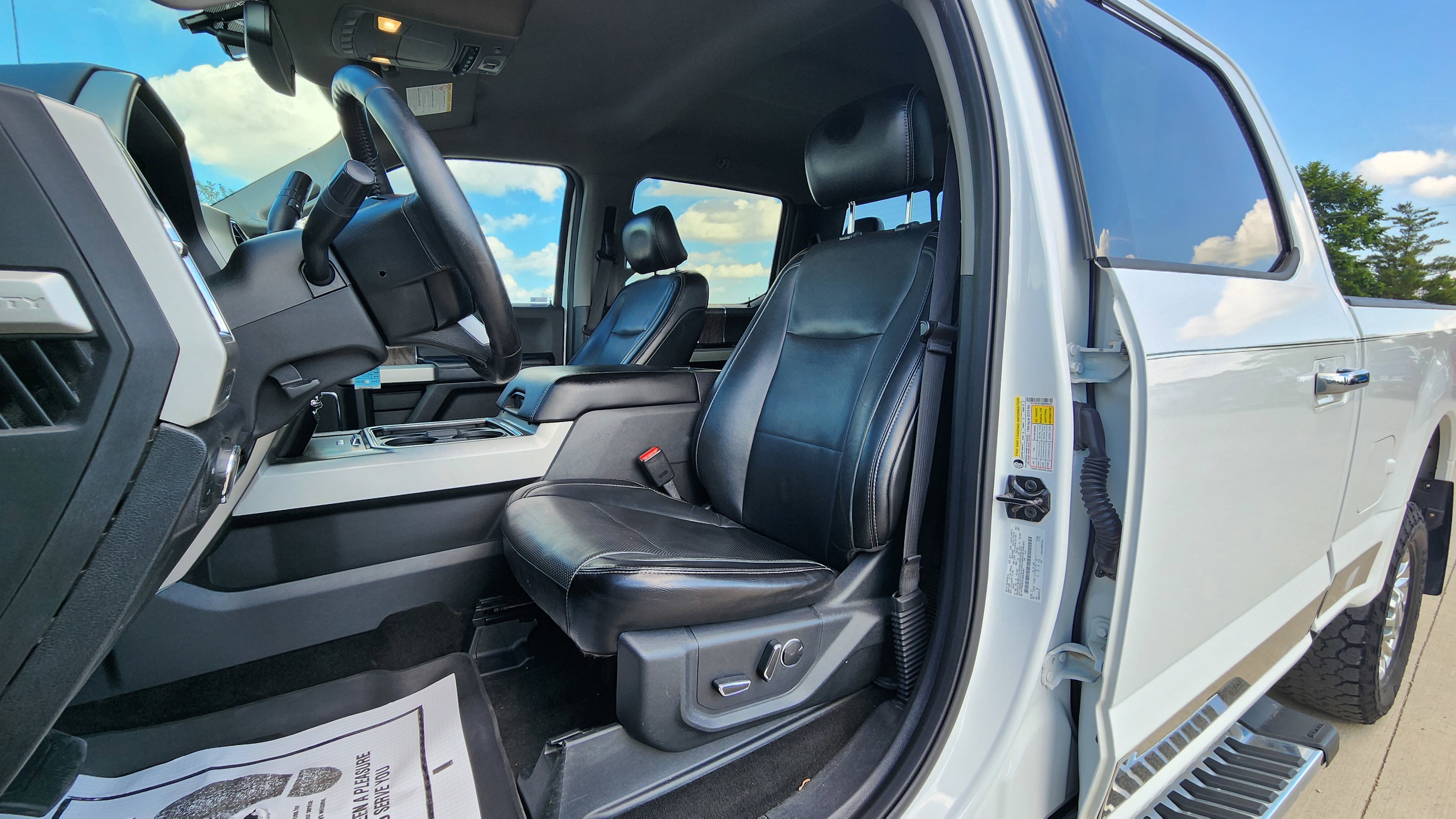 Used 2017 Oxford White Ford Lariat image 12