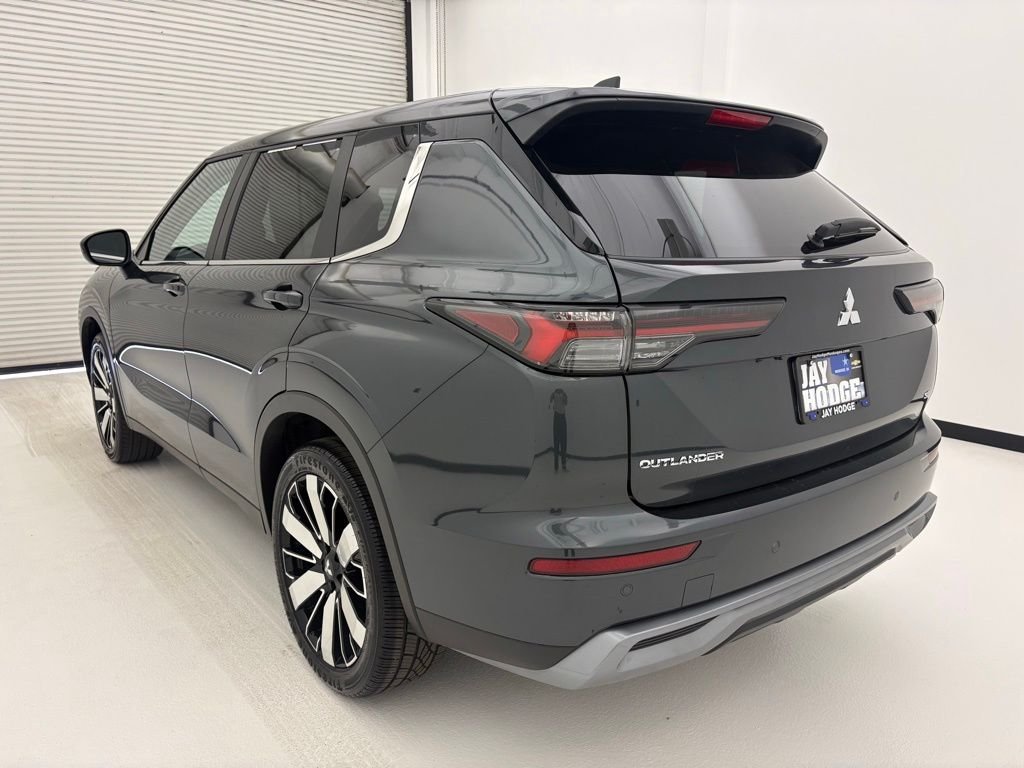 Used 2025 Gray Mitsubishi SE image 18
