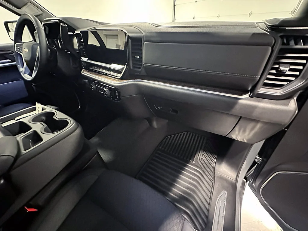 Used 2026 Sterling Gray Metallic Chevrolet LT (2FL) image 26