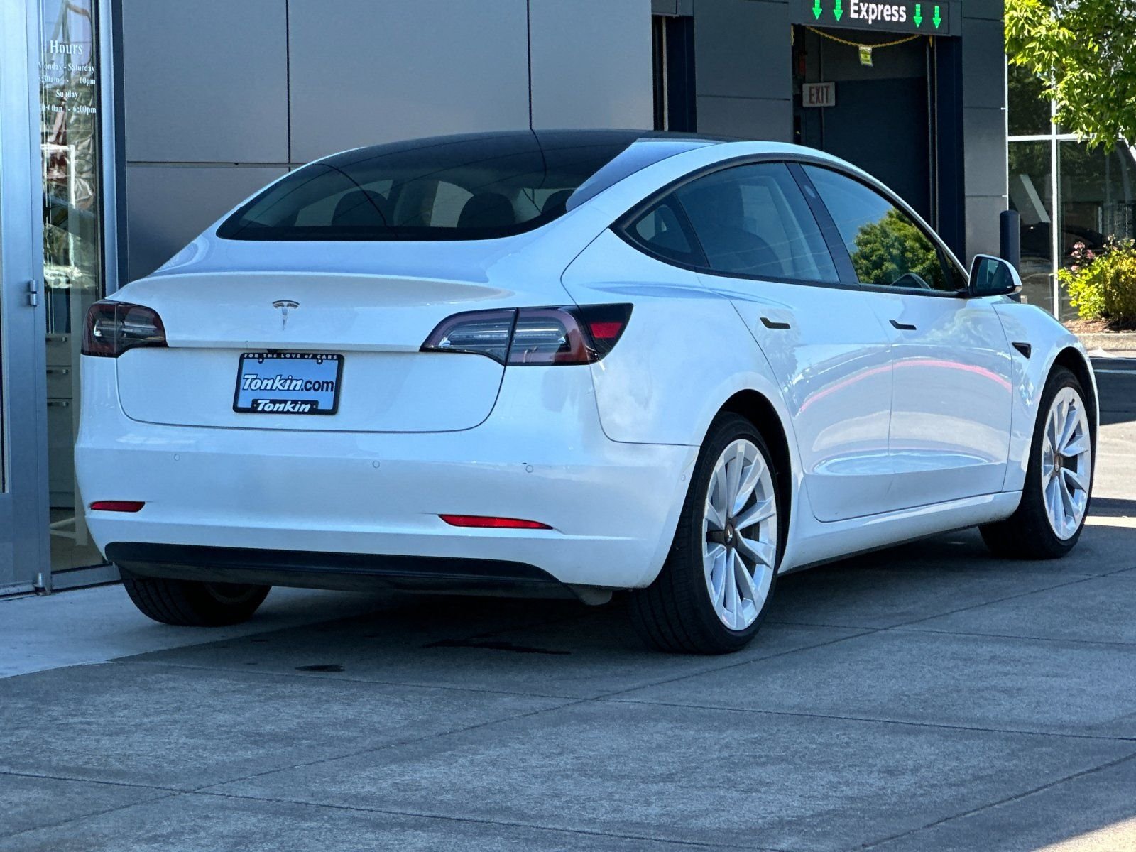 Used 2022 White Tesla Base image 3