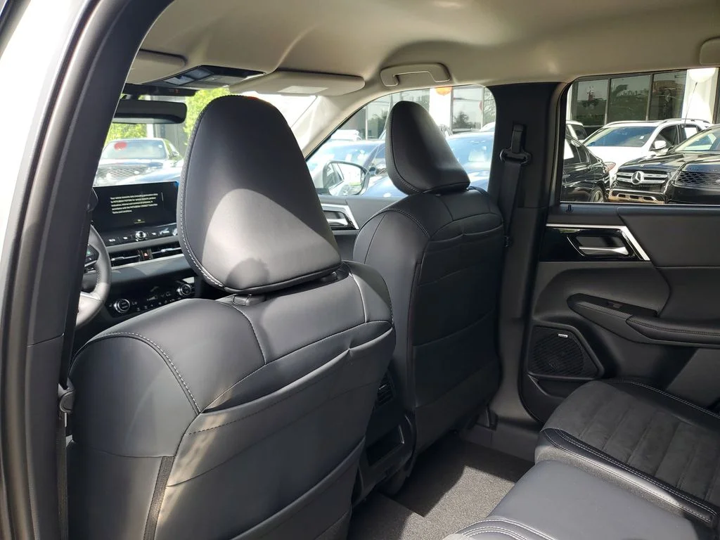 2025 Mitsubishi Outlander SE - Photo 14
