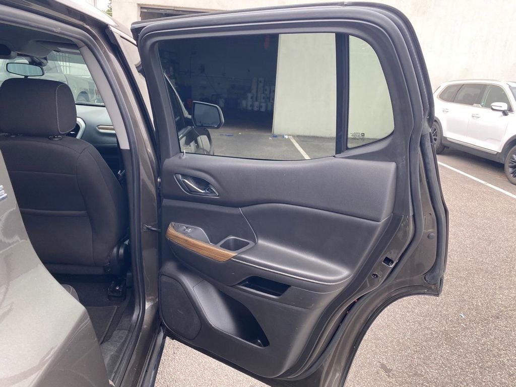 Used 2019 Gray GMC SLE-1 image 19