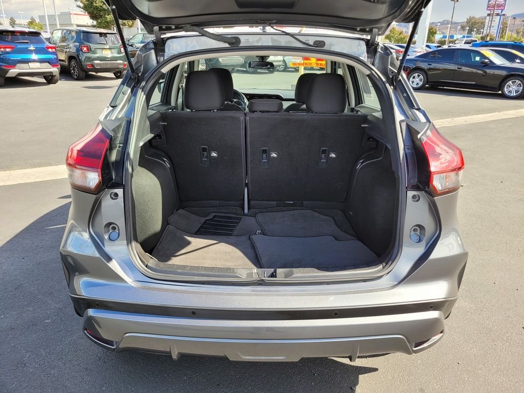 Used 2022 Gray Nissan S image 11