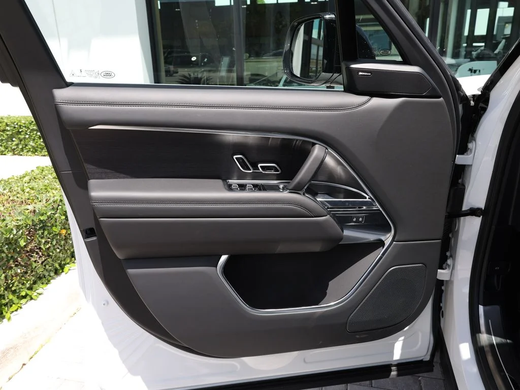 2025 Land Rover Range Rover SE - Photo 14