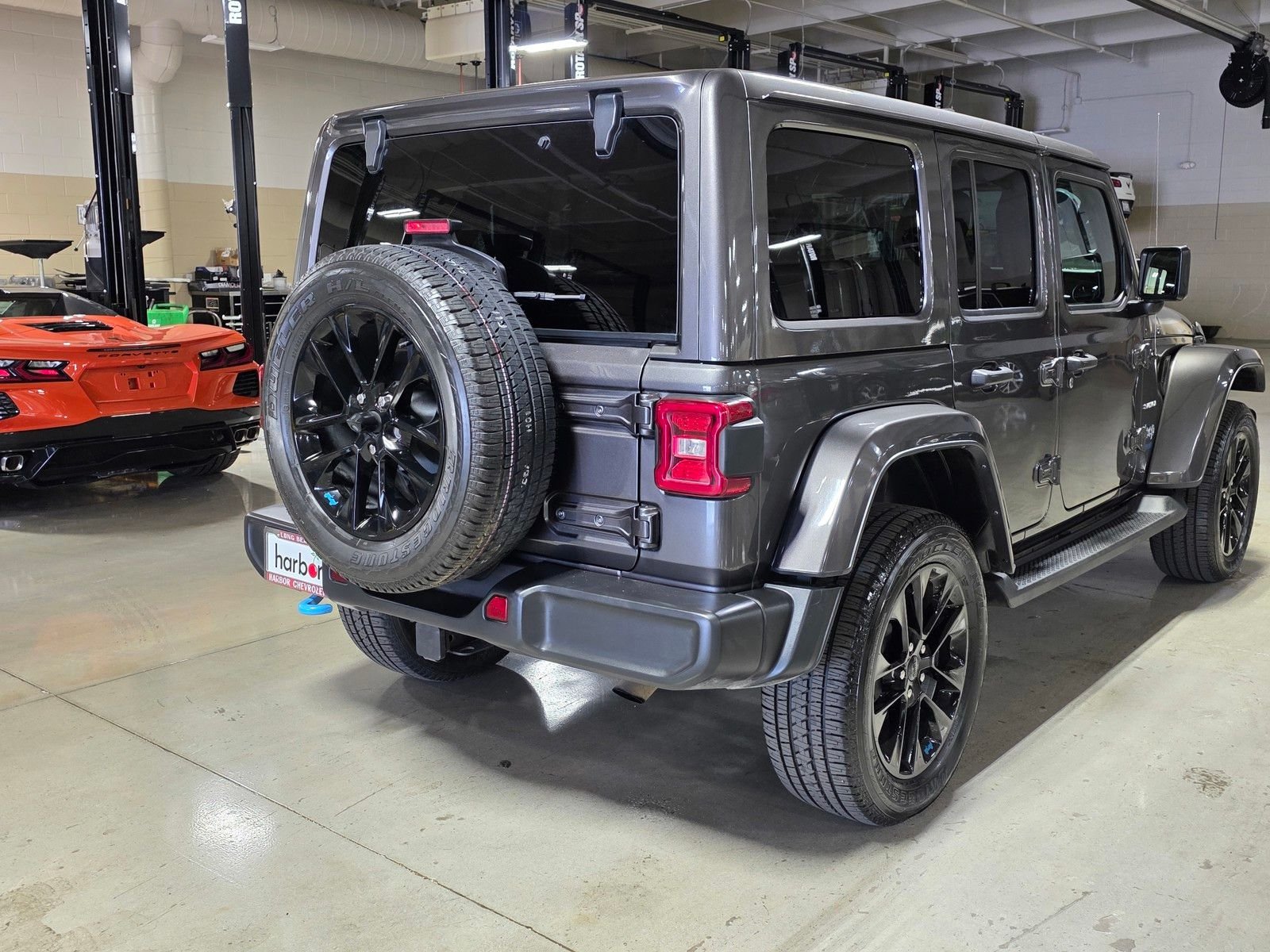 Used 2022 Granite Crystal Metallic Clearcoat Jeep Unlimited Sahara 4xe image 12