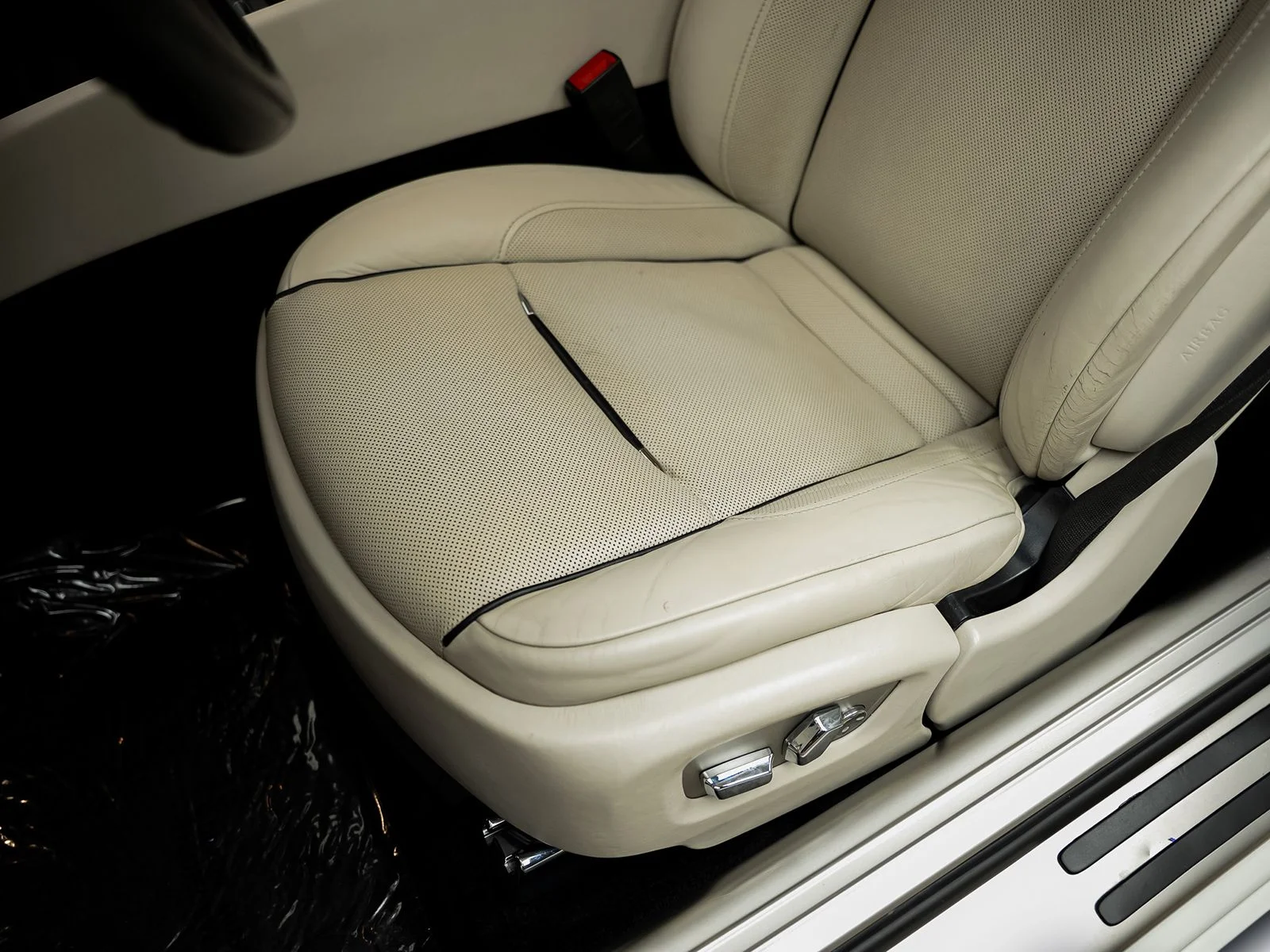 Used 2017 White Rolls-Royce Base image 33