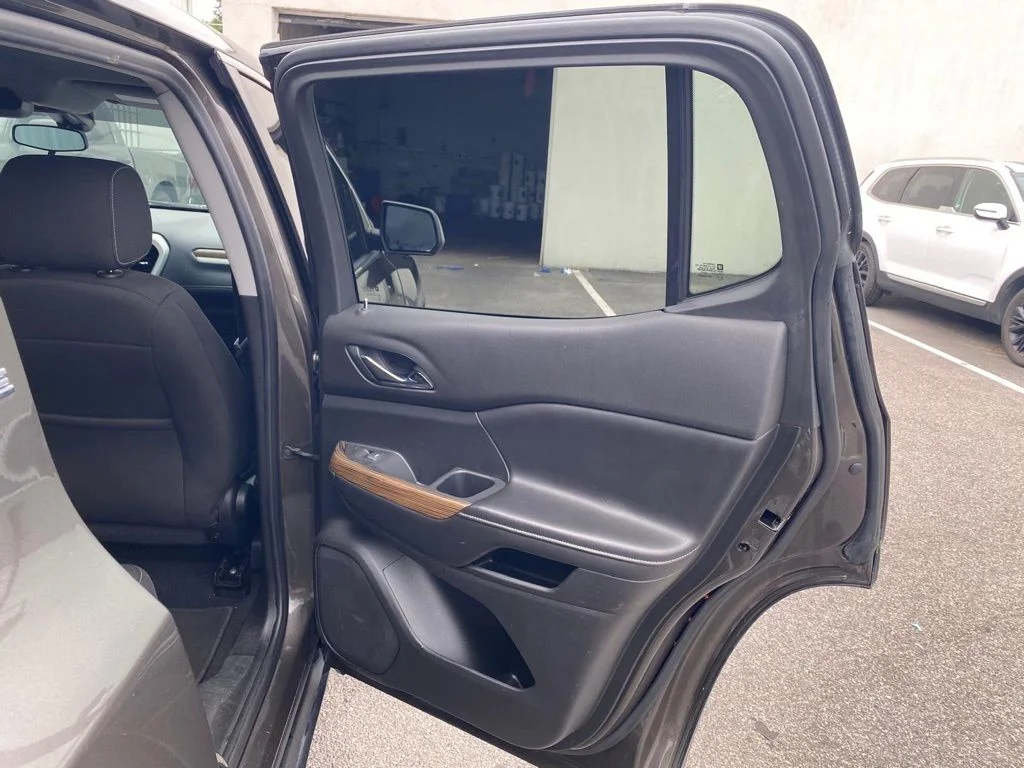 Used 2019 Gray GMC SLE-1 image 19