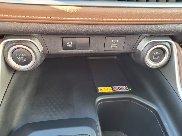 Used 2025  Toyota Platinum image 26