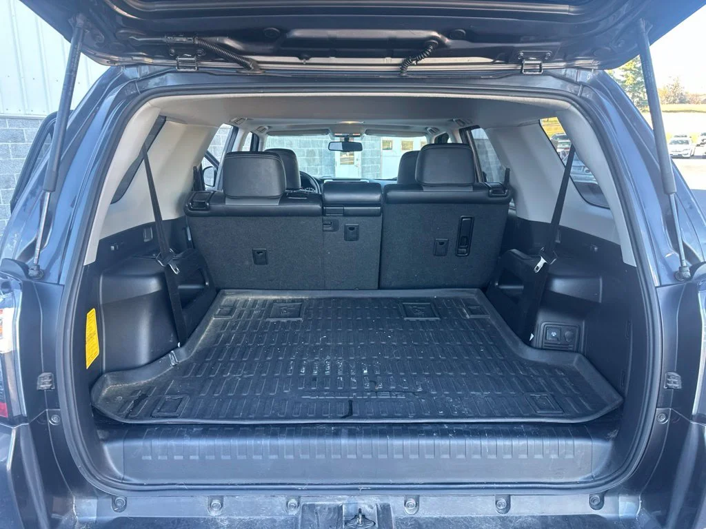 Used 2018 Magnetic Gray Metallic Toyota SR5 Premium image 11
