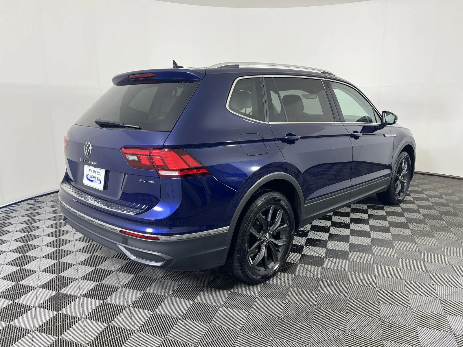 Used 2024 Atlantic Blue Metallic Volkswagen SE image 3