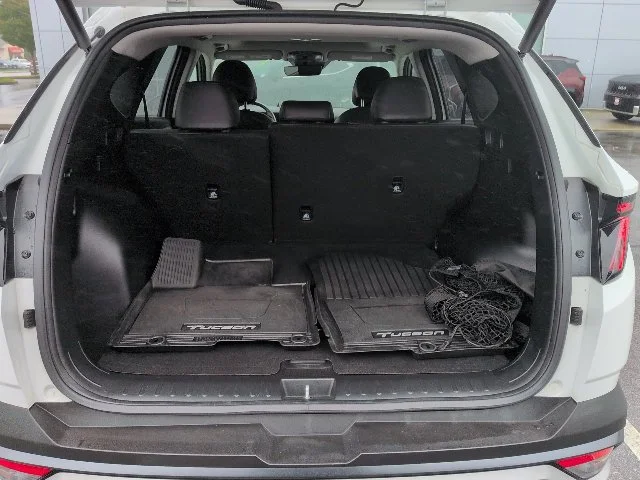 Used 2025 White Hyundai SEL Convenience image 22