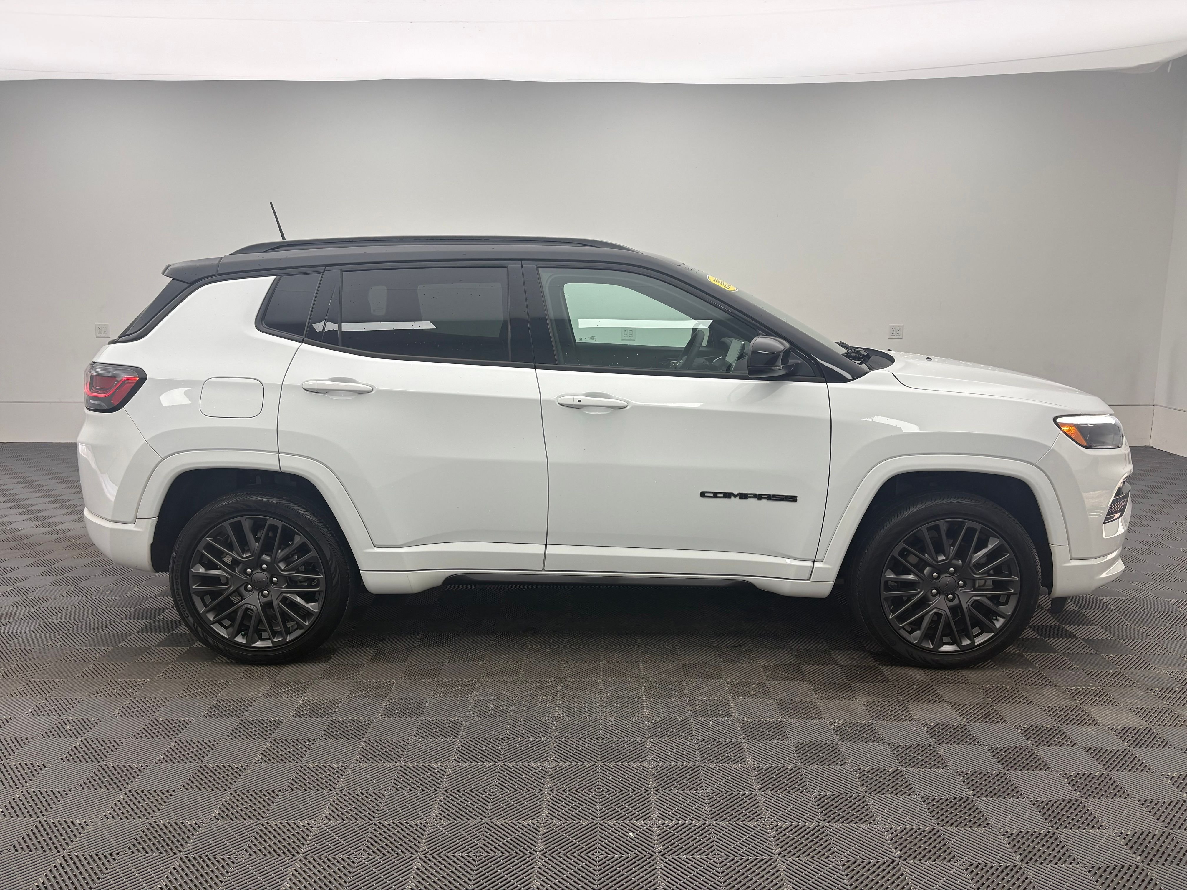 Used 2023 Bright White Clearcoat Jeep Limited image 6
